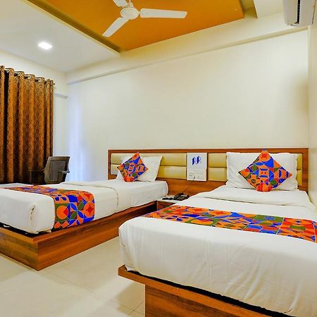 נאסיק Fabhotel Ramjis Residency מראה חיצוני תמונה