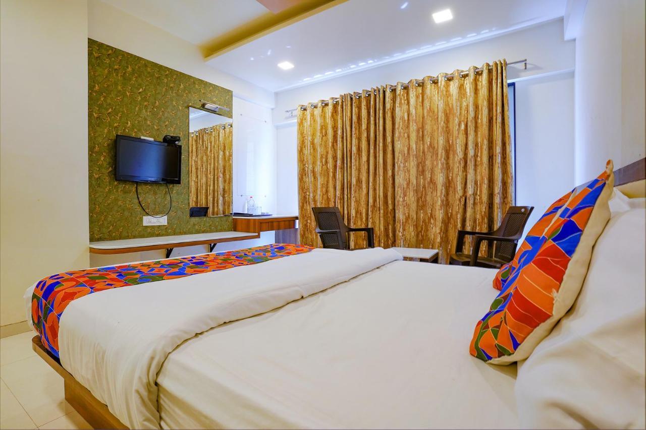 נאסיק Fabhotel Ramjis Residency מראה חיצוני תמונה